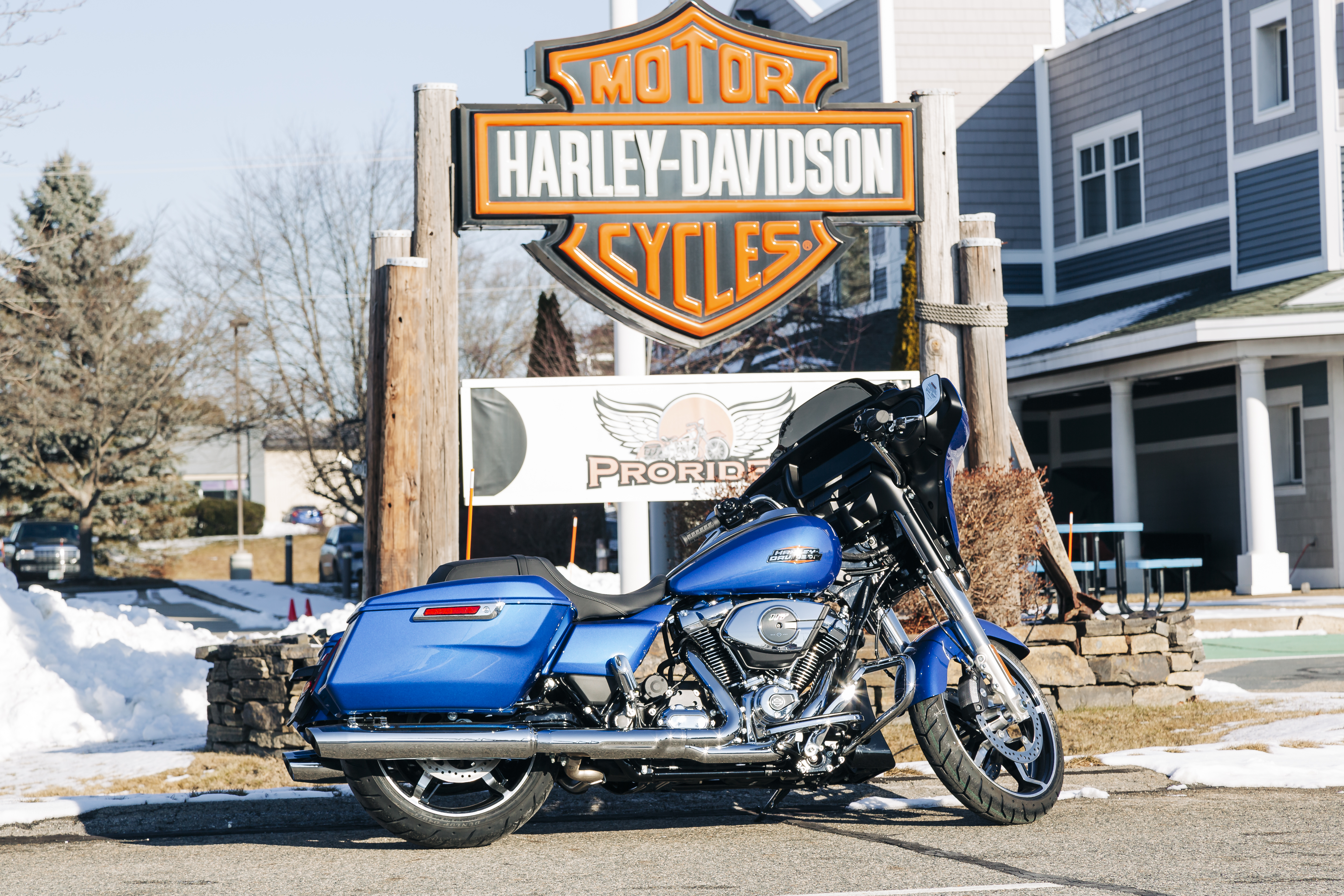 Blue Harley Davidson Street Glide - Grand Prize